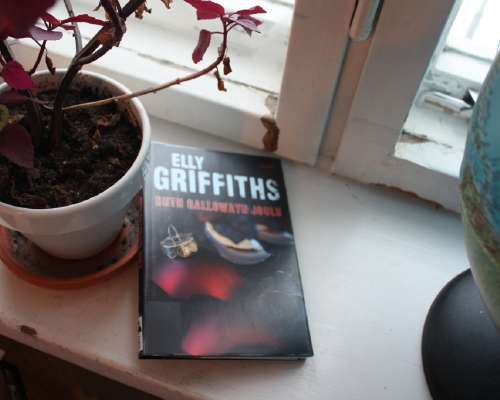 Elly Griffths: Ruth Gallowayn joulu
