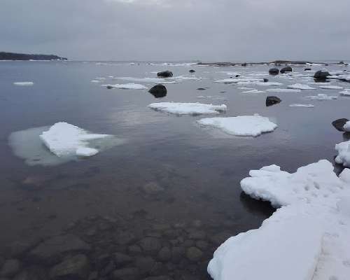 Jäidenlähtö rannikolla - Ice breaking on seas...