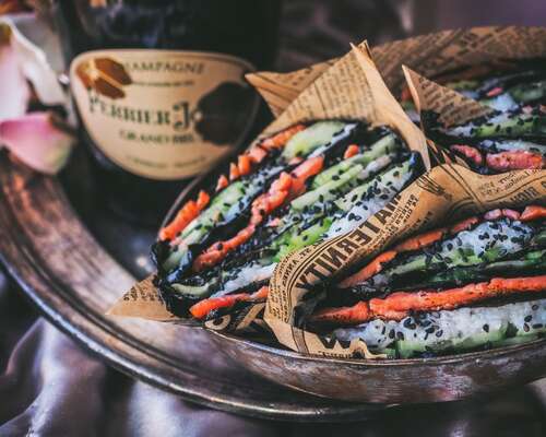 Tiktok Sushi Wrapit & Ystävänpäivän Viinitast...