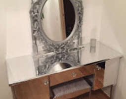 Mirrored make-up table!