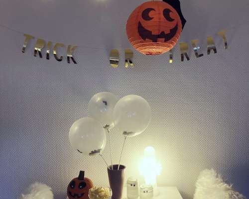Halloweenin koristeluja ja spooky seasonin fi...
