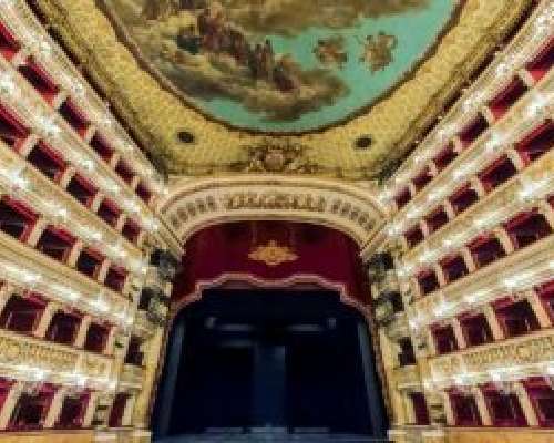 Napolin nähtävyyksiä – Teatro San Carlo