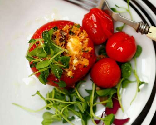 Couscous-fetatäytteiset tomaatit & extra pikk...