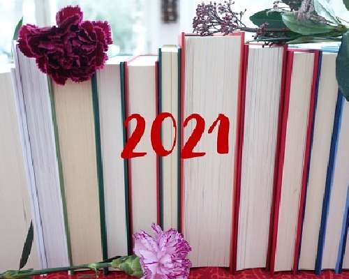 Vuosi 2021 – Kirjan kannet kiinni!