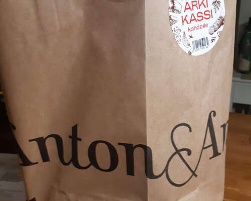 Anton & Antonin ruokakassi tuli meille jäädäk...