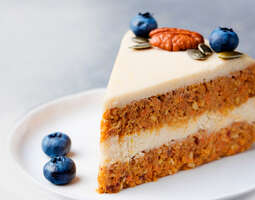 Happy easter: pick up a wonderful carrot cake...