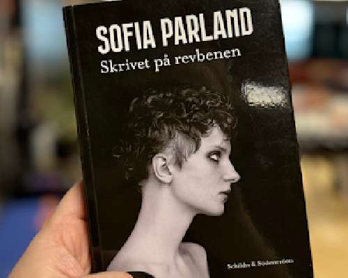 Skrivet på revbenen / Sofia Parland