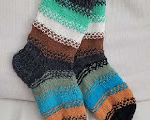 Värikkäät Kaiku -sukat koossa 43-44