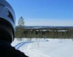 Snowmobiling in Lapland – Pyhävasa wilderness...