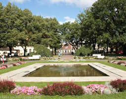Runoilijan puisto Pärnussa