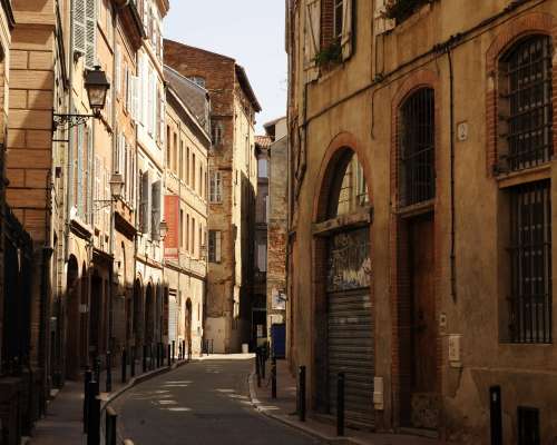 Ilmailukaupunki Toulousen keskiaikaista tunnelmaa