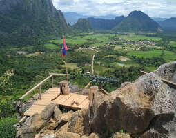 Laos, vang vieng: kaljakelluntaa ja upeita lu...