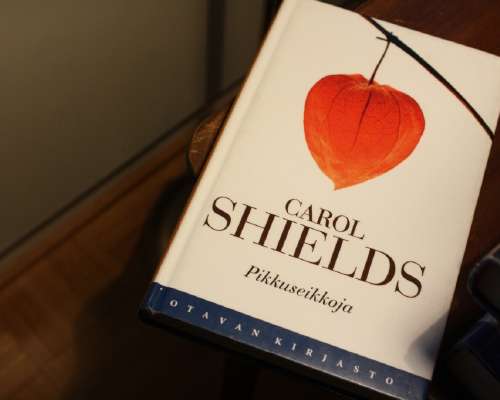Carol Shields: Pikkuseikkoja