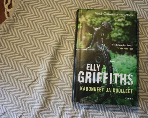 Elly Griffiths: Kadonneet ja kuolleet