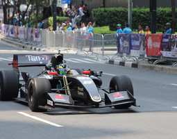 Lotus F1 Team Fort Bonifacion katuradalla
