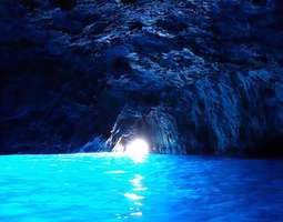Caprin saari ja ihmeellinen sininen luola