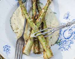 Crispy Asparagus & Artichoke puree