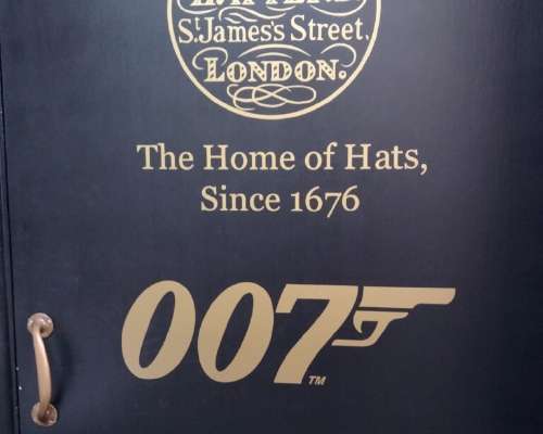 007 Exhibition: 60 years of James Bond hats e...