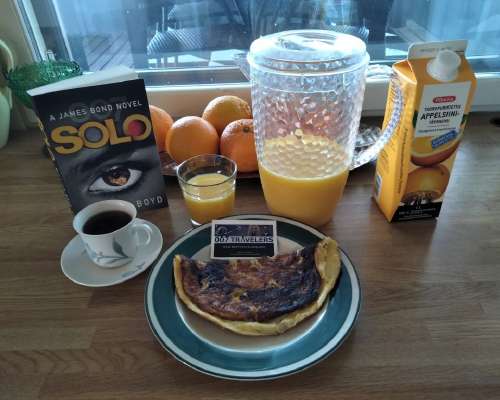 007 Food: Orange juice, an overcooked omelett...
