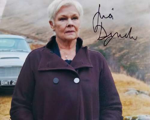 007 Item: Photo of Judi Dench with autograph