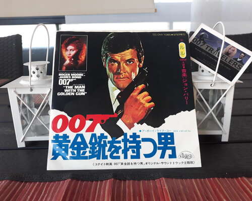 007 Item: The Man with the Golden Gun single ...