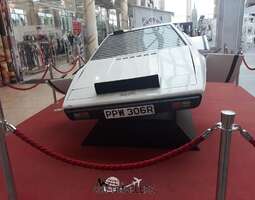 Submarine car Lotus Esprit from The Spy Who L...