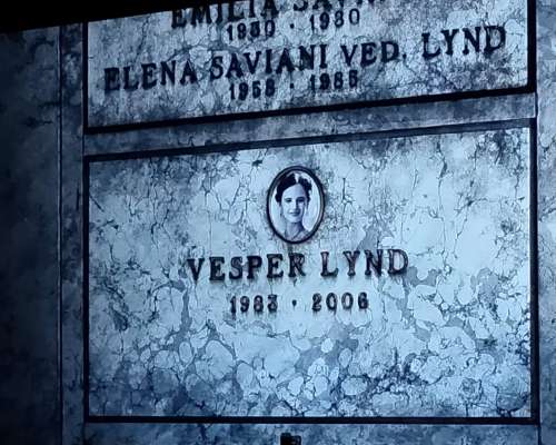 Vesper Lynd’s (1983-2006) gravestone