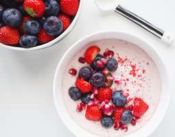 Easy Homemade Wild Strawberry and Coconut Yoghurt