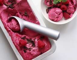 Raspberry chocolate chip ice cream