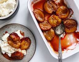 Rice pudding with roasted cardamom spiced plums