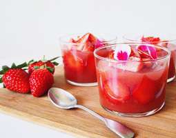 Strawberry and Rhubarb Summer Jellies