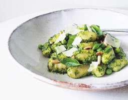 Vegan Gnocchi with Spinach and Basil Pesto