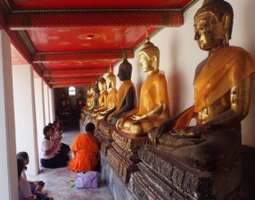 Pyhä ristiriitaisuus – Wat Pho