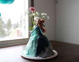 Anna ja Elsa -kakku 4-vuotiaalle