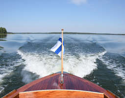 Kesäinen veneretki Svartholman merilinnoitukseen