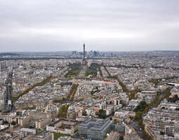Pariisin kattojen yllä: Montparnassen tornin ...