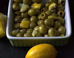 Sitruunaiset oliivit ja kertomus oliivikioski...