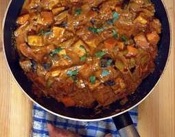 Mukaeltu vegaani Massaman curry