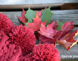 Autumn red bobbles