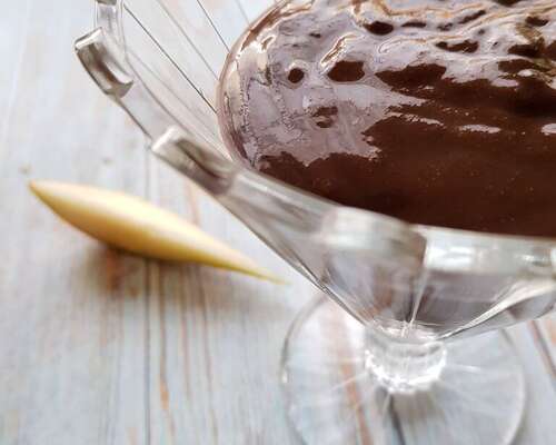 Terveellinen suklaakastike ilman lisättyä sok...