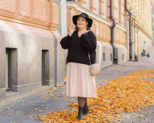 Muka pariisilainen – Neule, mekko ja hattu