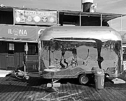 Steam Ship Ilona & Ice Cream Kiosk