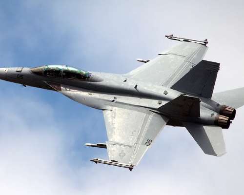 #Suomi ei luovuta F/A-18 #Hornet -hävittäjiää...