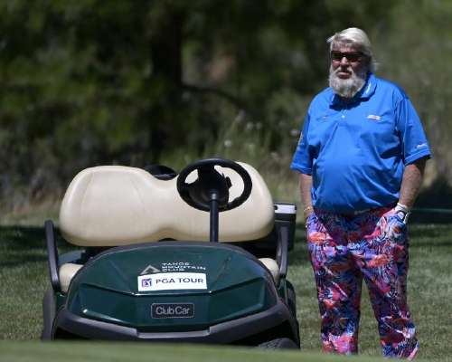 Golf: John Daly keeps playing golf with a sep...