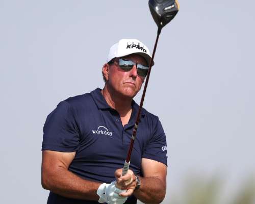 Golf: Phil Mickelson apologizes for ‘reckless...