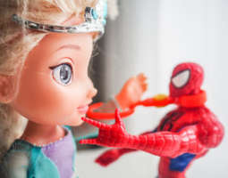 AKKAVALTA: Spider-Man ja Elsa – Katsooko sinu...