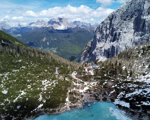 Haastava vaellus Dolomiittien Lago di Sorapikselle