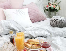 A Perfect Day For Breakfast in Bed