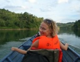 Expedition Borneo: Yökylässä pääkallonmetsäst...