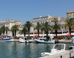 Turistimassojen keskellä Splitissä
